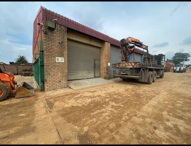 6,817M² INDUSTRIAL YARD FOR SALE IN ANZAC